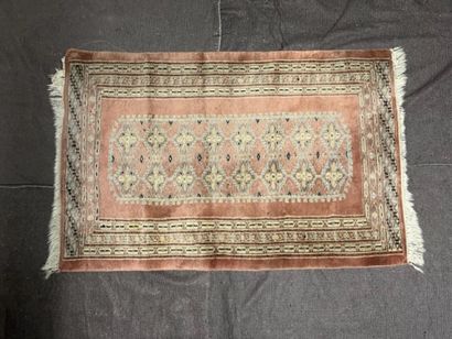 Lot de 3 tapis comprenant : 
- Beloutch Afghan,...