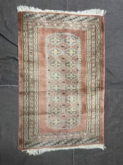 Lot de 3 tapis comprenant : 
- Beloutch Afghan,...