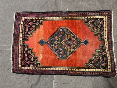 Lot de 3 tapis comprenant : 
- Beloutch Afghan,...