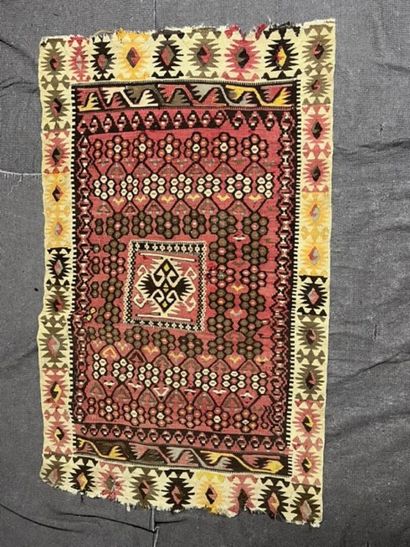 Lot de 5 Kilims. 
Lot de 5 kilims comprenant...