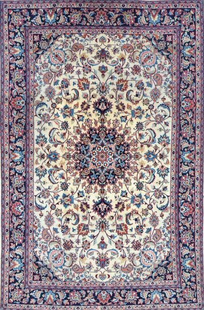 Grand et fin tapis Ispahan, Iran
Grand et...