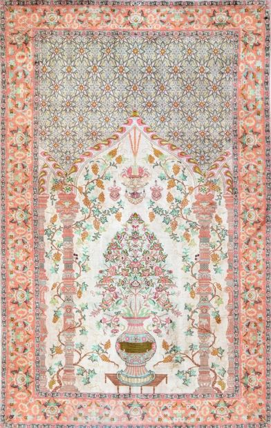 Original et fin tapis Ghoum en soie, Iran
Vers...