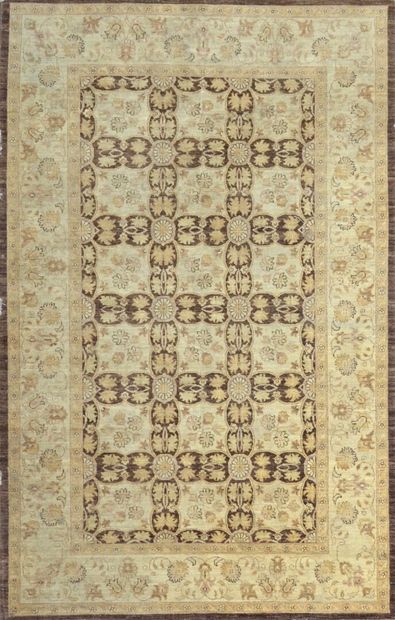 Original et grand tapis Chobi, Inde. 
Original...