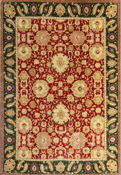 Important tapis Agra en laine, Inde
Milieu...