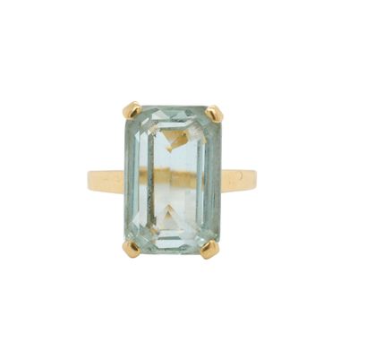 BAGUE en or, aigue-marine.
GOLD RING (750‰)...