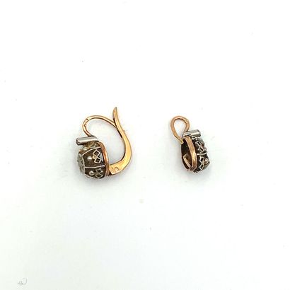 * Lot de BIJOUX divers en or 
* Lot including:
-...