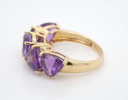 BAGUE en or, améthystes et diamants. 
Gold...