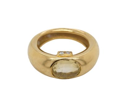 BAGUE en or, saphir jaune.
GOLD RING (750‰)...