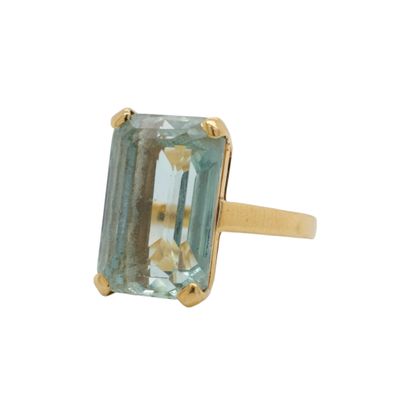 BAGUE en or, aigue-marine.
GOLD RING (750‰)...