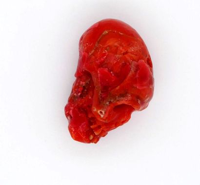 Carved coral VANITY.
Weight: 3.04 g.
(Pierced...