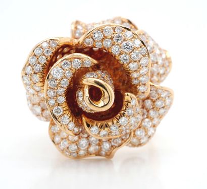 BAGUE en or rose et diamants.
Pink gold (750‰)...