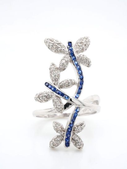 BAGUE en or, saphirs, diamants.
White gold...
