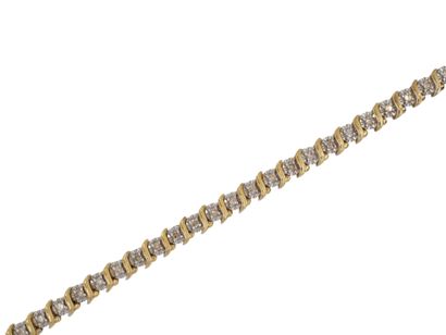 BRACELET en or, diamants.
BRACELET ligne...