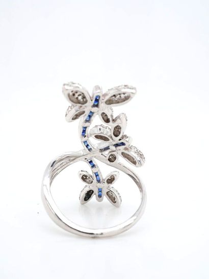 BAGUE en or, saphirs, diamants.
White gold...
