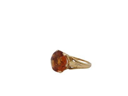 Réunion de trois BAGUES en or, citrine, diamants.
Réunion...