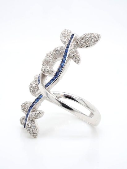 BAGUE en or, saphirs, diamants.
White gold...