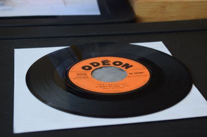 Lot de 2 vinyles
The Beatles
Odeon 7 SO 10100...