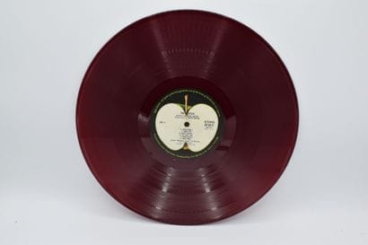 Set of 2 vinyl records
The Beatles Japan
Apple...