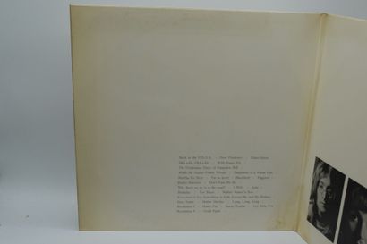 Set of 2 vinyl records
The Beatles Japan
Apple...