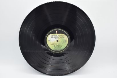 Set of 3 vinyl records
The Beatles Japan
Apple...