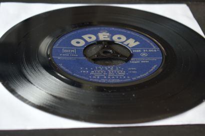 Lot de 2 vinyles
The Beatles
Odeon EMI MOE...
