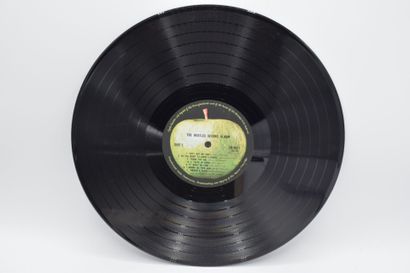Set of 2 vinyl records
The Beatles Japan
Apple...