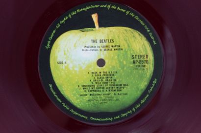 Set of 2 vinyl records
The Beatles Japan
Apple...