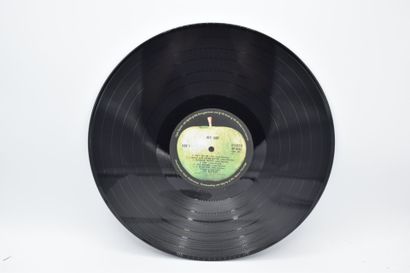 Set of 2 vinyl records
The Beatles Japan
Apple...