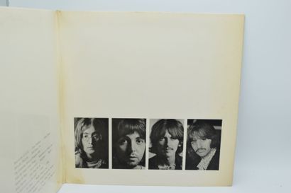 Set of 2 vinyl records
The Beatles Japan
Apple...