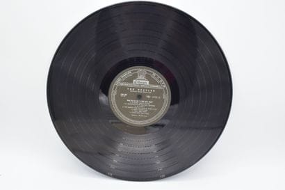 Set of 2 vinyl records
The Beatles Peruvian
Odeon...