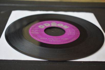 Lot de 2 vinyles
The Beatles
Odeon EMI MO...