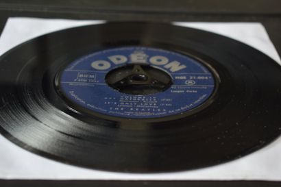 Lot de 2 vinyles
The Beatles
Odeon EMI MOE...