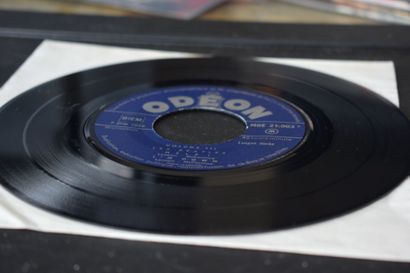 Lot de 3 vinyles
The Beatles
Odeon EMI MOE...