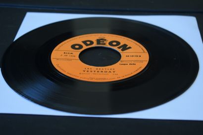 Lot de 2 vinyles
The Beatles
Odeon SO 10132...
