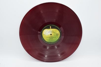 Set of 2 vinyl records
The Beatles Japan
Apple...