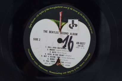 Set of 2 vinyl records
The Beatles Japan
Apple...