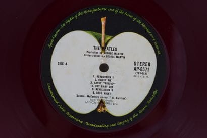 Set of 2 vinyl records
The Beatles Japan
Apple...