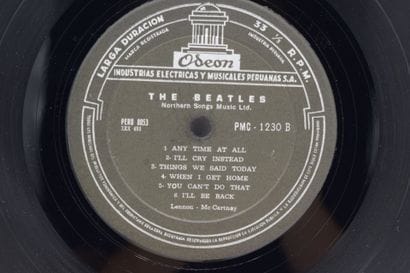 Set of 2 vinyl records
The Beatles Peruvian
Odeon...