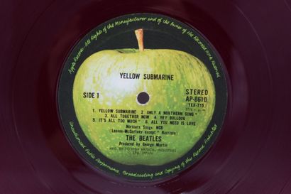 Set of 2 vinyl records
The Beatles Japan
Apple...