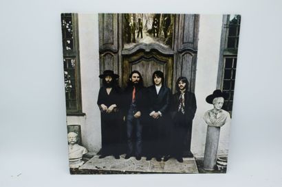 Set of 2 vinyl records
The Beatles Japan
Apple...