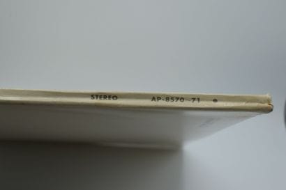 Set of 2 vinyl records
The Beatles Japan
Apple...
