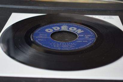 Lot de 2 vinyles
The Beatles
Odeon EMI MOE...