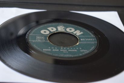 Lot de 2 vinyles
The Beatles
Odeon EMI MO...