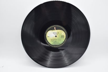 Set of 3 vinyl records
The Beatles Japan
Apple...
