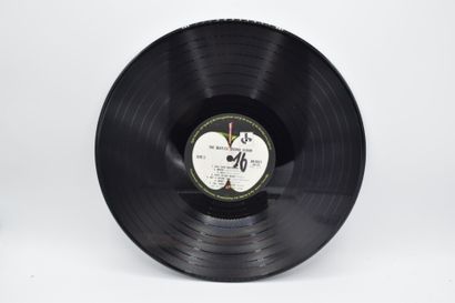 Set of 2 vinyl records
The Beatles Japan
Apple...