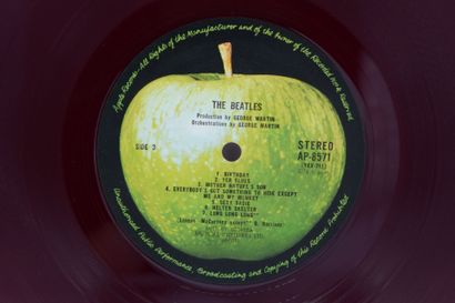 Set of 2 vinyl records
The Beatles Japan
Apple...