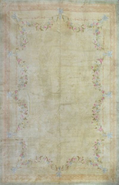 Large TAPIS au point de la Savonnerie (France)...