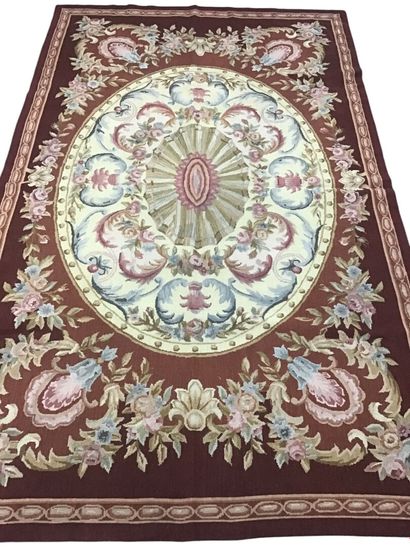 Petit point rug, XXth c.
Petit point rug.
Tobacco...