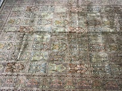 Important and fine silk Cashmere, India,...