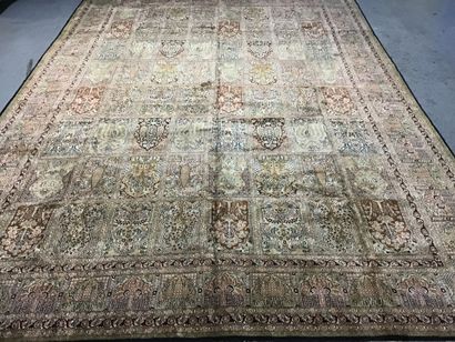 Important and fine silk Cashmere, India,...